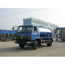 Berühmte Dongfeng 4 * 2 Chassis 8.4cbm Sewer Saugen LKW